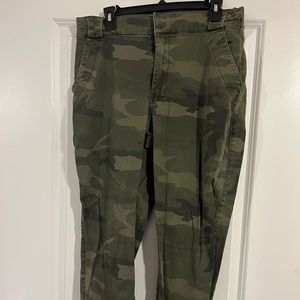 Hollister Camo Joggers Size Large